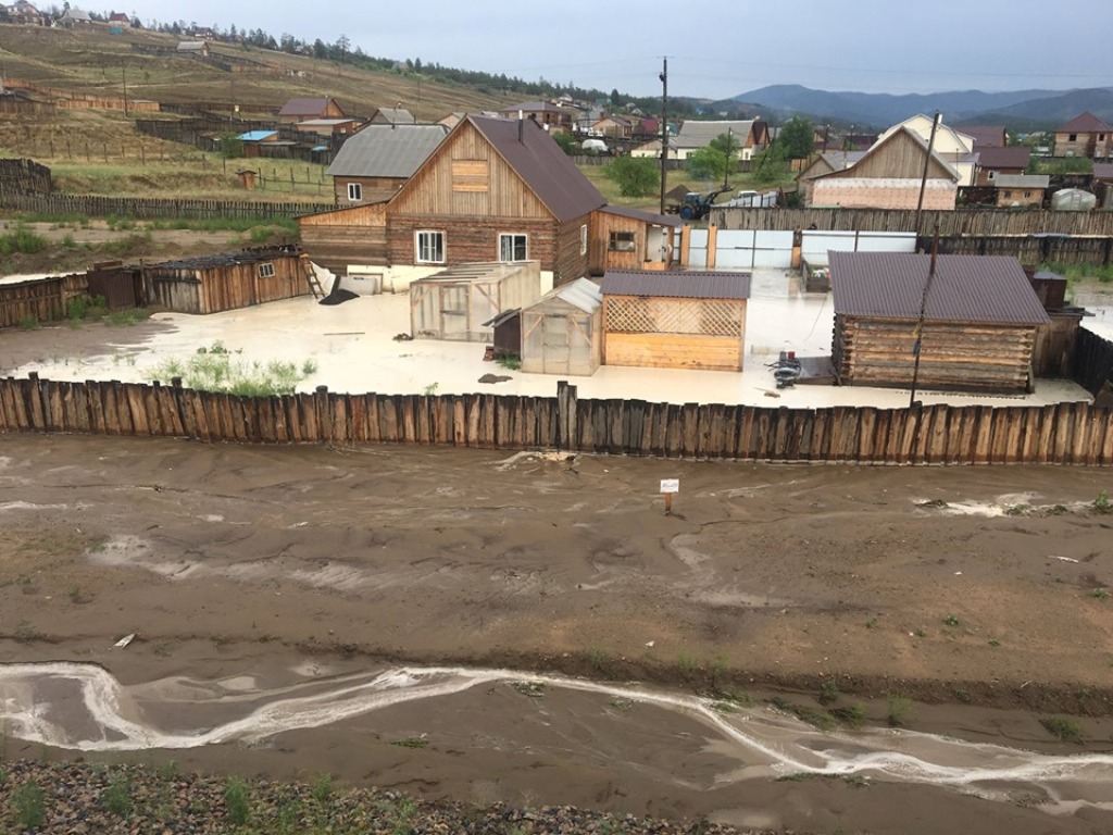 «В общем, бардак»: Пригородный посёлок Улан-Удэ уходит под воду - новости  Бурятии и Улан-Удэ