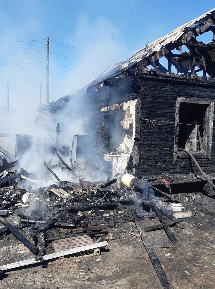 Пожары в муйском районе. В Бурятия сгорел дом. Таксимо пожар.